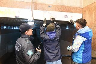 Волонтеры и общественники избавили подземный переход от надписей и рисунков в Астане