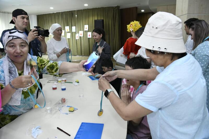 «Ана – гүл, ана – өмір шырағы»: праздник ко Дню матери организовали в столичном Доме дружбы