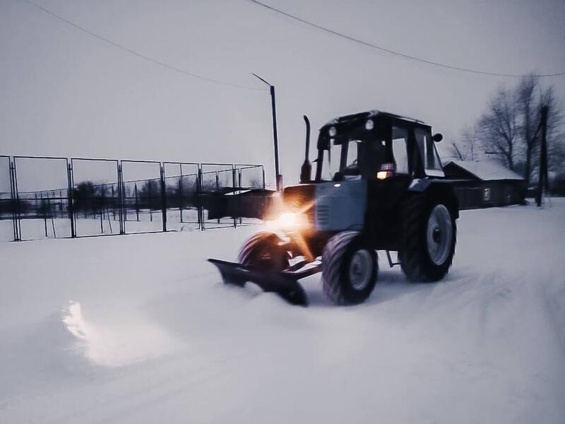 В Бородулихинском и Бескарагайском районах проводятся работы по очистке дорог от снега