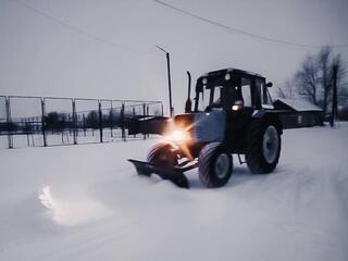 В Бородулихинском и Бескарагайском районах проводятся работы по очистке дорог от снега