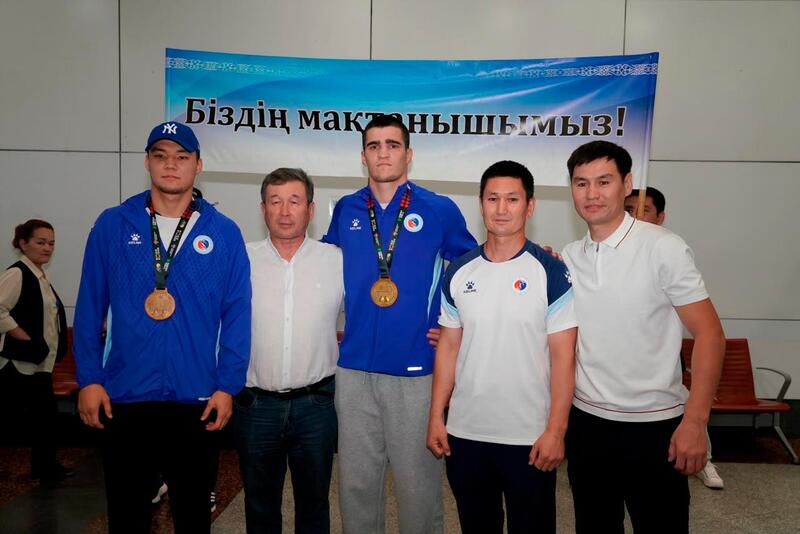 Боксеры из Астаны вернулись с победой с чемпионата Азии