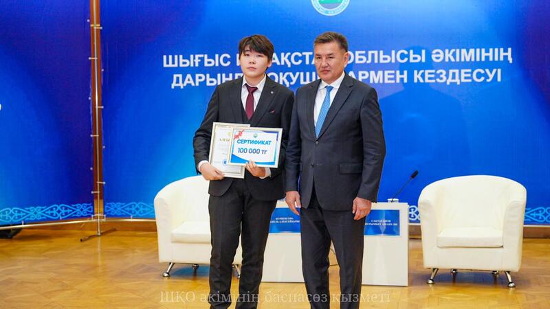 Аким ВКО встретился с одарёнными детьми