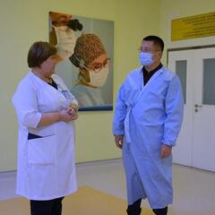 Глава региона Асаин Байханов посетил Павлодарский областной кардиологический центр и ознакомился с его работой