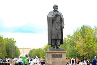 Актобе празднуют 180-летие великого Абая