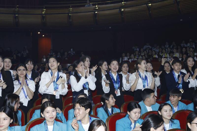 193 награды разыграны на Республиканской олимпиаде по общественно-гуманитарному направлению для учащихся сельских школ