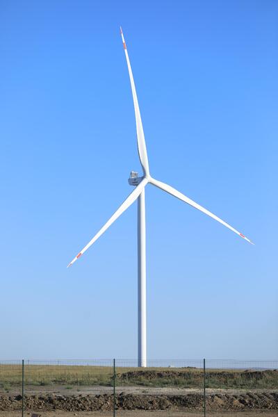 Запущен один из крупнейших проектов «зеленой» энергетики в Казахстане – Хромтауская ВЭС