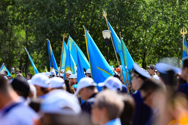 Глава региона принял участие в церемонии поднятия Государственного флага