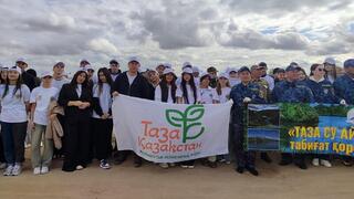 «Таза Қазақстан»: неравнодушные жители навели порядок на берегу водохранилища в Сарани