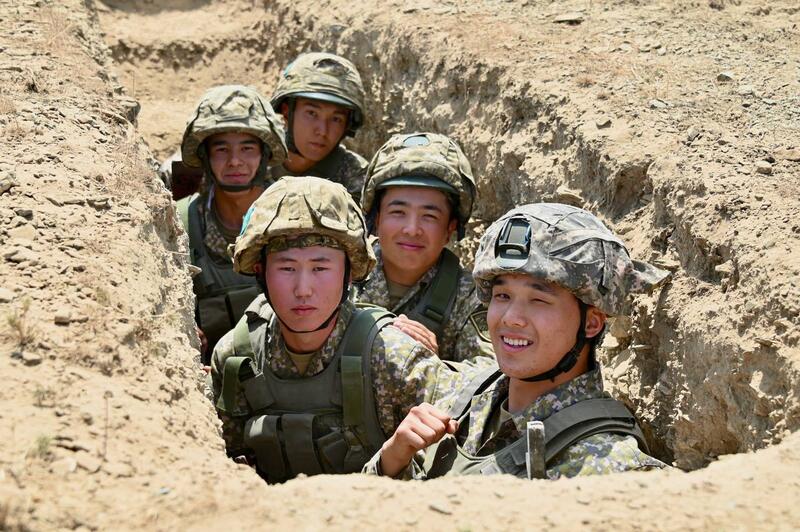 Новобранцы Гвардейского гарнизона прошли испытание обкаткой танком