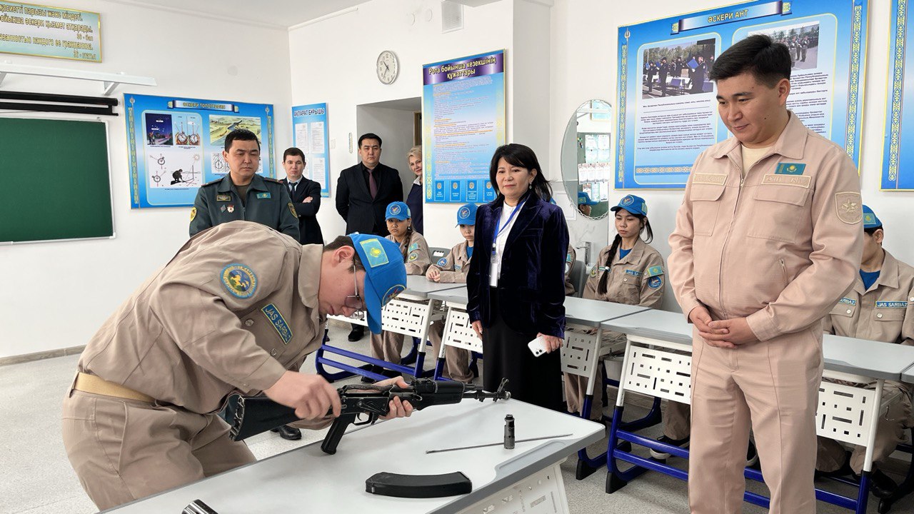 Министерство обороны проводит в южных регионах акцию «Біртұтас ел – біртұтас жер» для допризывной молодежи