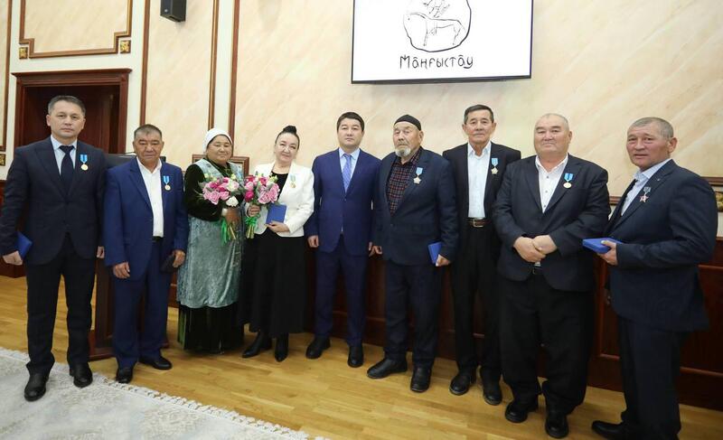 Нурдаулет Килыбай вручил ряду тружеников государственные награды