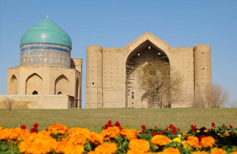 Президент посетил мавзолей Ходжи Ахмеда Яссауи