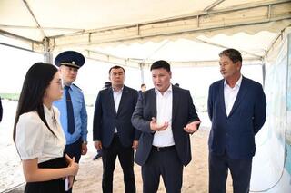 ТУРКЕСТАН: ЗАМЕСТИТЕЛЬ АКИМА ОБЛАСТИ ПОСЕТИЛ ПРЕДПРИЯТИЯ В ОТЫРАРЕ