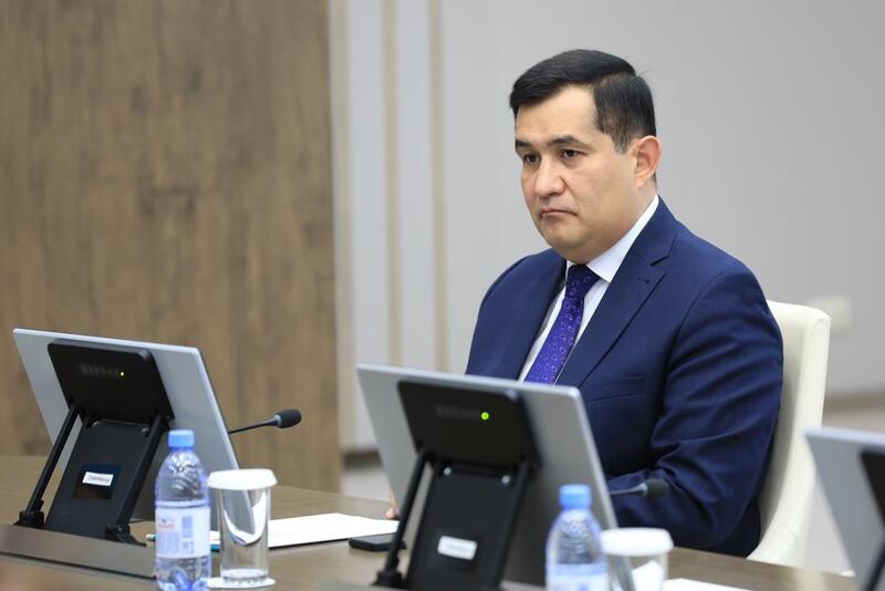 Государственные служащие удостоены наград