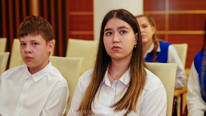 Аким ВКО встретился с одарёнными детьми