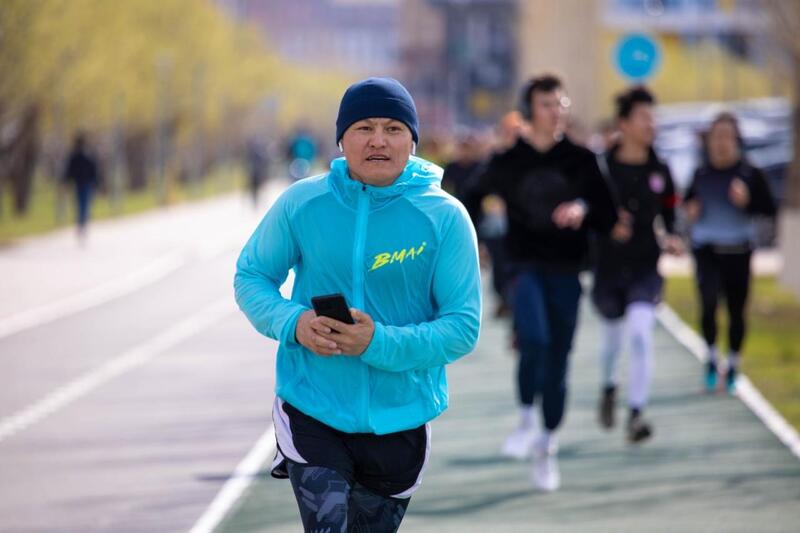 «Таза Қазақстан»: около 1200 человек приняли участие в акции по уборке территории на открытии бегового сезона в Астане