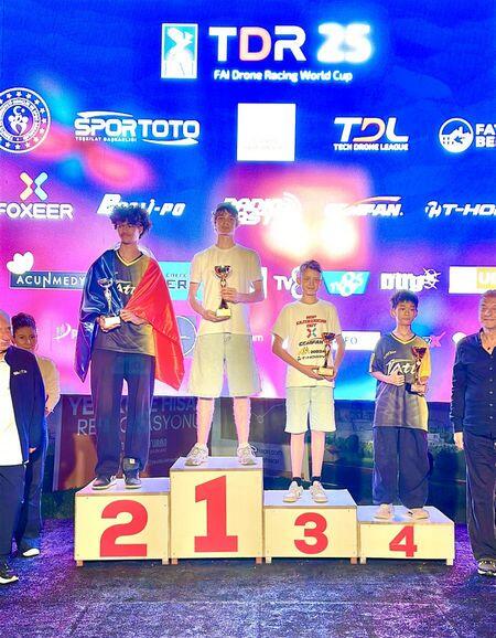 Двенадцатилетний карагандинец стал первым казахстанским призёром Кубка мира по дрон-рейсингу