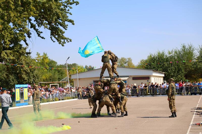 В Алматы курсанты 25-го набора военного вуза присягнули на верность Родине