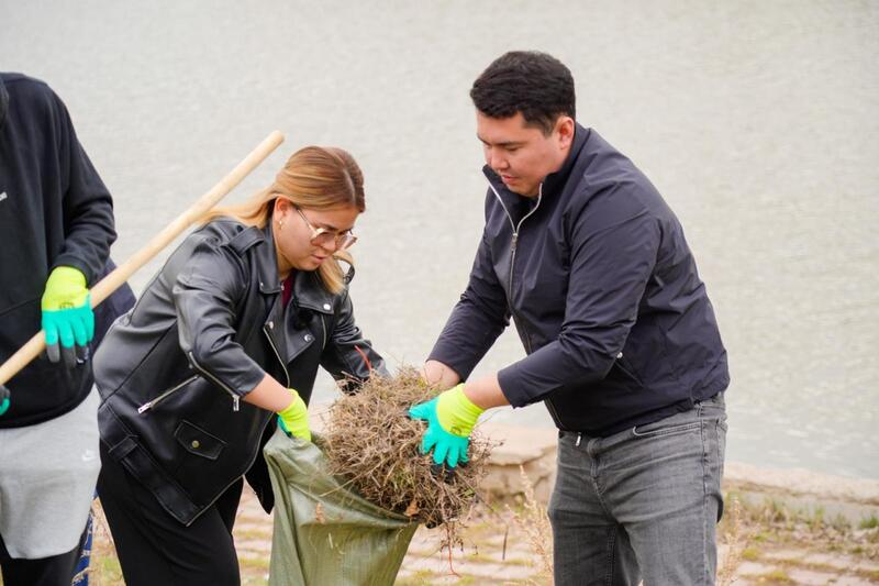 Астанчане поддержали экоинициативу: набережную Есиля очистили от мусора