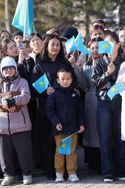 В Рудном состоялась торжественная церемония поднятия Государственного Флага Республики Казахстан в честь Дня Республики