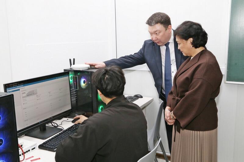 Карагандинские студенты будут учиться киберзащите на оборудовании мирового уровня