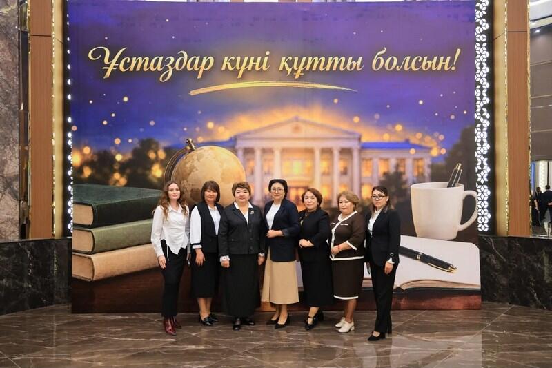 Лучших работников образования наградили в Карагандинской области