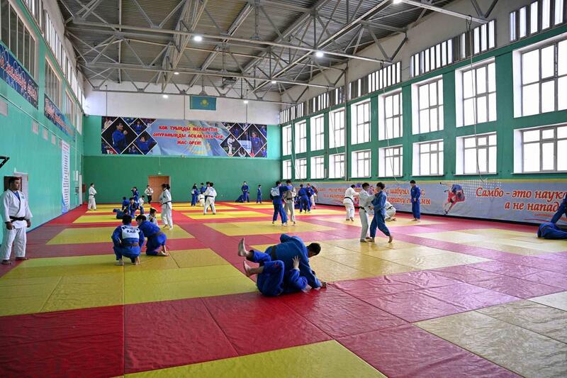 Рассмотрены вопросы реализации государственной молодежной политики и развития массового спорта в регионе