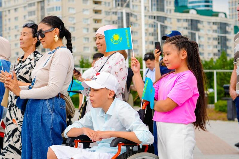 Изображение Флага Казахстана из 3 тысяч кубиков Рубика собрали в Астане