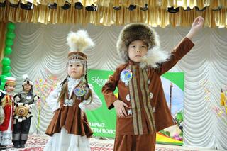Воспитанники детских садов приняли участие в конкурсе национальной одежды