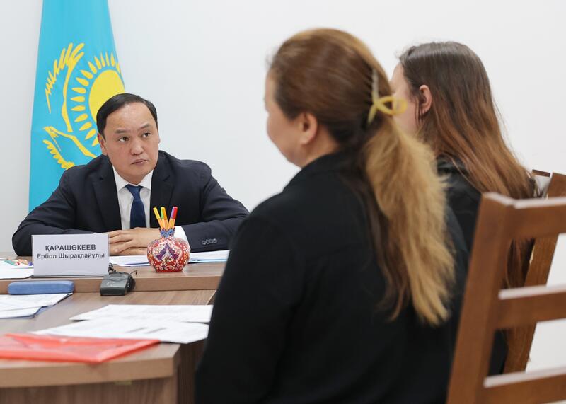 Слышащее государство: Ербол Карашукев провёл приём граждан