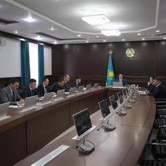Аким Павлодарской области Асаин Байханов провел рабочее совещание с акимами городов и районов, а также руководителями управлений по вопросам обеспечения населения качественной питьевой водой и хода отопительного сезона