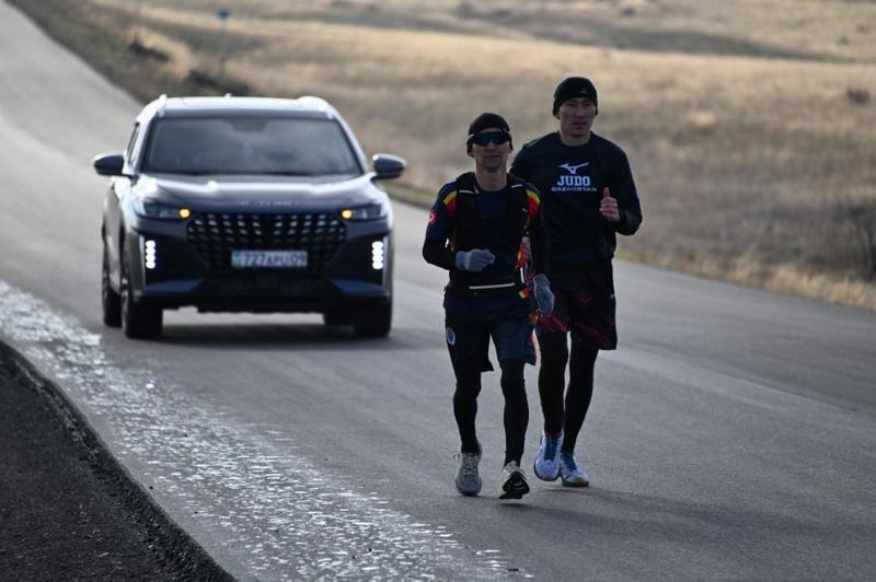80 километров к 80-летию Победы: карагандинский военнослужащий пробежал марафон