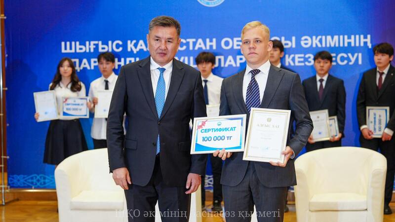 Аким ВКО встретился с одарёнными детьми