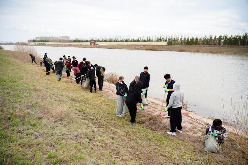 «Таза Қазақстан»: столичная молодежь провела экоакцию на набережной Есиля