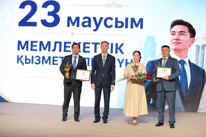 В Мангистау ко Дню государственного служащего наградили лучших отрасли