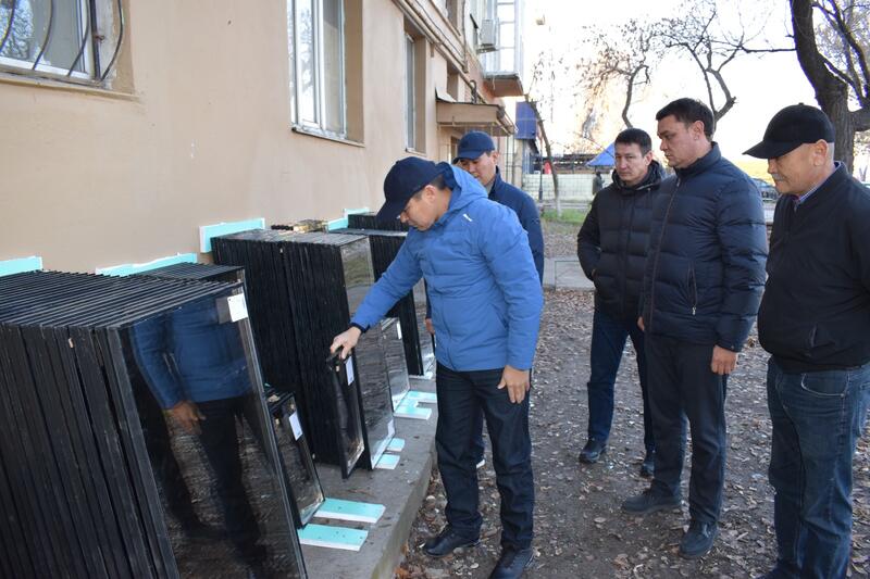 Аким города Ернат Бәзіл ознакомился с состоянием аварийных домов