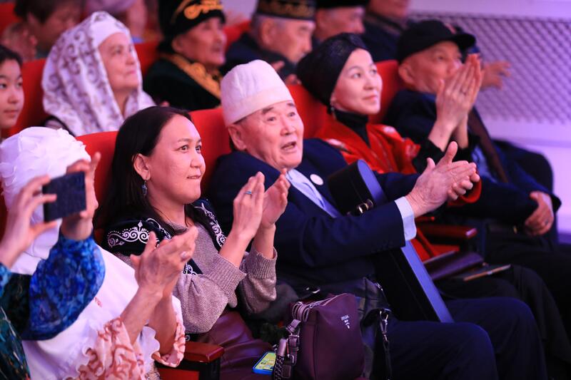 В Актобе молодые жыршы в течение суток исполняют героический эпос