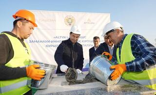 ТУРКЕСТАН: В ОРДАБАСЫНСКОМ РАЙОНЕ ЗАЛОЖЕНА КАПСУЛА ДЛЯ СТРОИТЕЛЬСТВА УНИКАЛЬНОГО ЗАВОДА ПО ПРОИЗВОДСТВУ КИРПИЧЕЙ