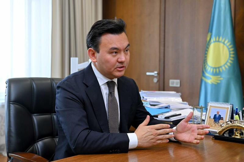 Аким области встретился с президентом Международного общества «Қазақ тілі» Рауаном Кенжеханулы