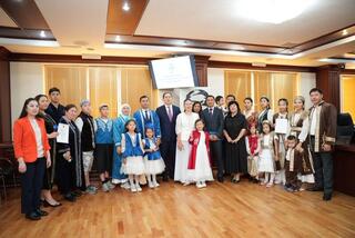 Сотрудники Министерства энергетики вместе с семьями читали стихи Абая