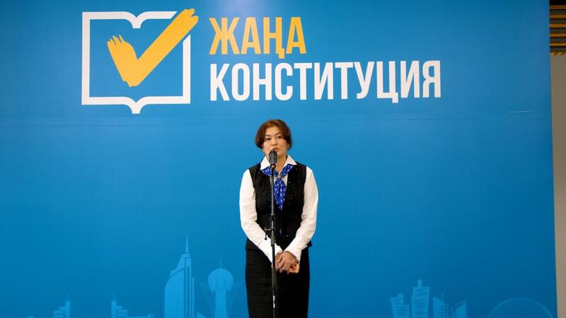 Масштабную акцию в поддержку новой Конституции накануне 8 марта провели в Астане