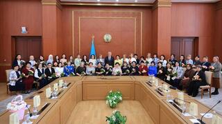 Ермаганбет Булекпаев поздравил женщин Карагандинской области с 8 Марта