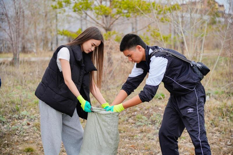 «Таза Қазақстан»: столичная молодежь провела экоакцию на набережной Есиля