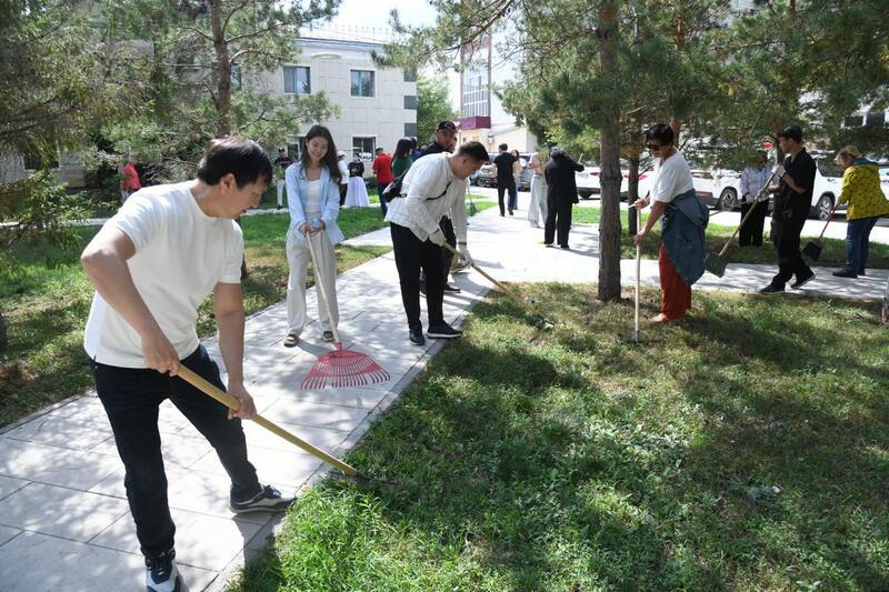 «Таза Қазақстан»: В Астане работники сферы культуры провели экологическую акцию