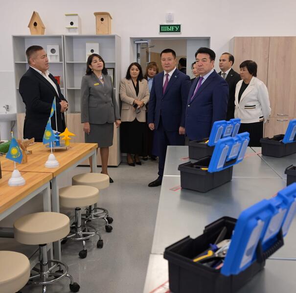 В Павлодаре сегодня произошло по-настоящему знаковое событие — в микрорайоне «Достык» открылась первая в регионе школа будущего, построенная в рамках национального проекта «Келешек мектептері»