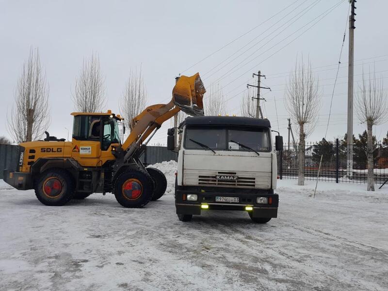 В Астане в снегоуборочных работах задействовано около 1,7 тысячи единиц спецтехники