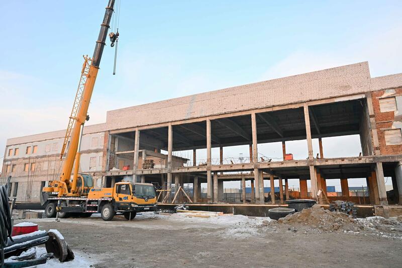 Здание железнодорожного вокзала в Семее модернизируется