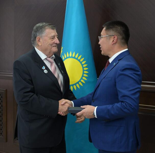 В Павлодарской области вручили медали в честь 30-летия Конституции