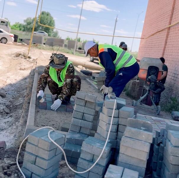 Комфорт и уют: этим летом в Актобе благоустраивают дворы 158 многоэтажных домов