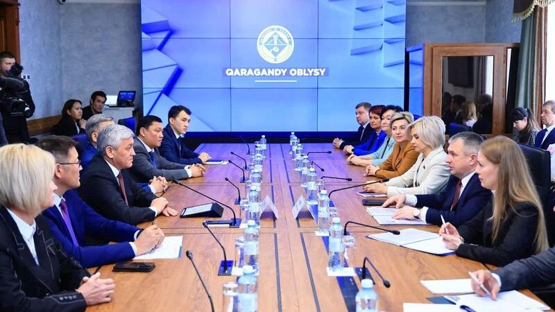 Ермаганбет Булекпаев встретился с делегацией Гомельской области